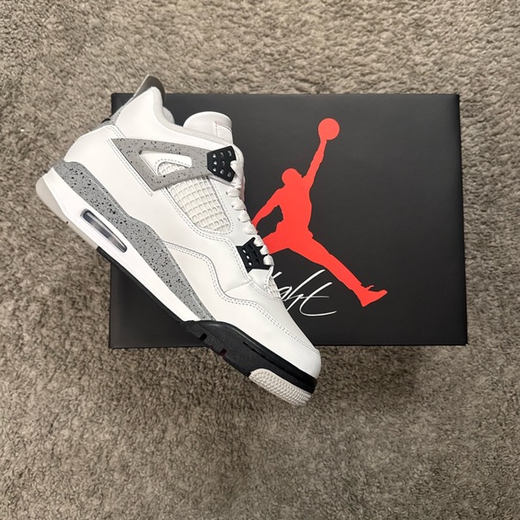 Jordan Men's White and Navy Sneakers - Picture 4 of 4